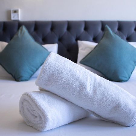 Ocean Breeze Hotel Strand Buitenkant foto