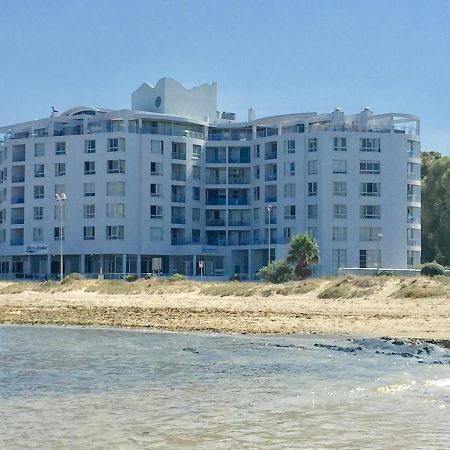 Ocean Breeze Hotel Strand Buitenkant foto