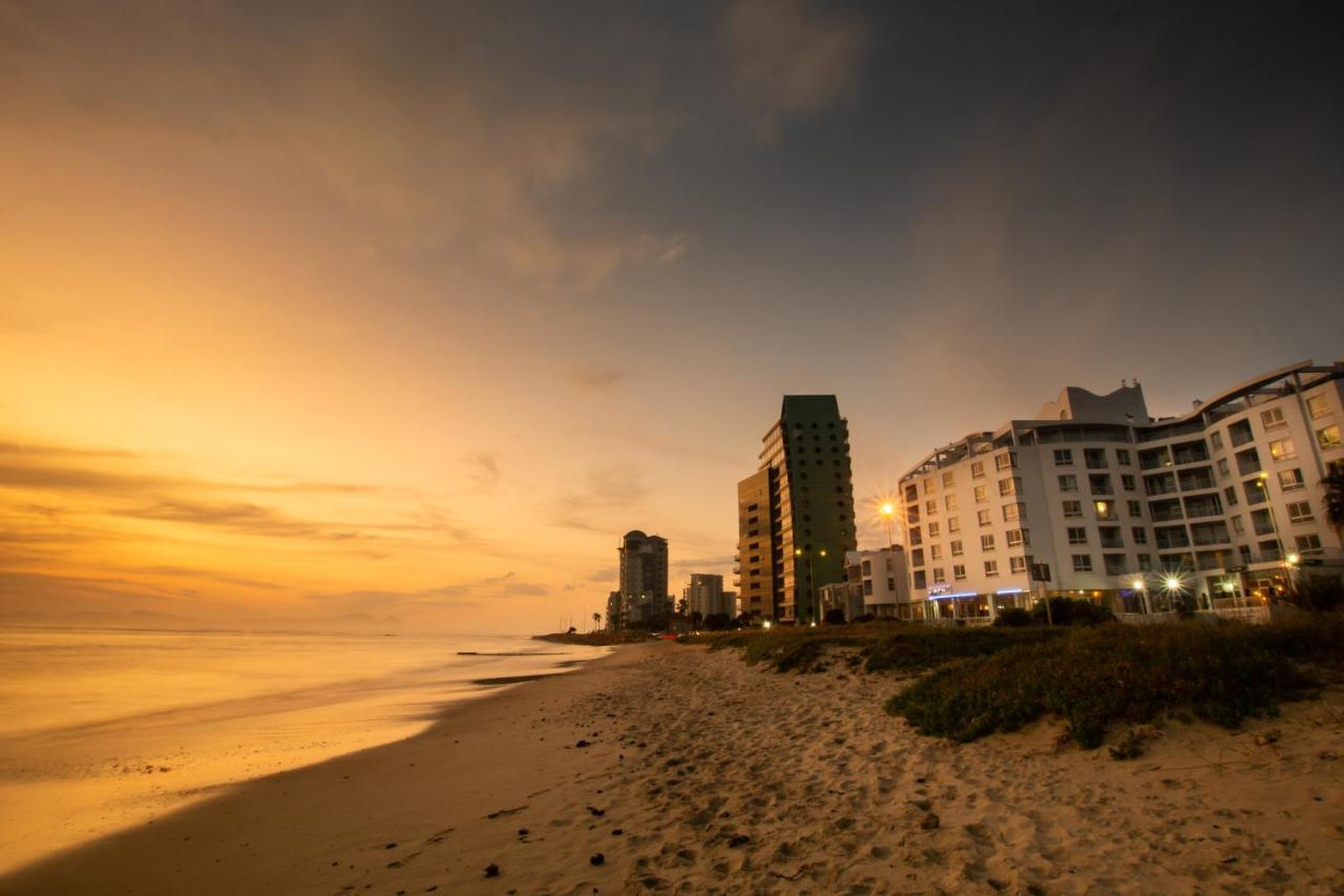 Ocean Breeze Hotel Strand Buitenkant foto