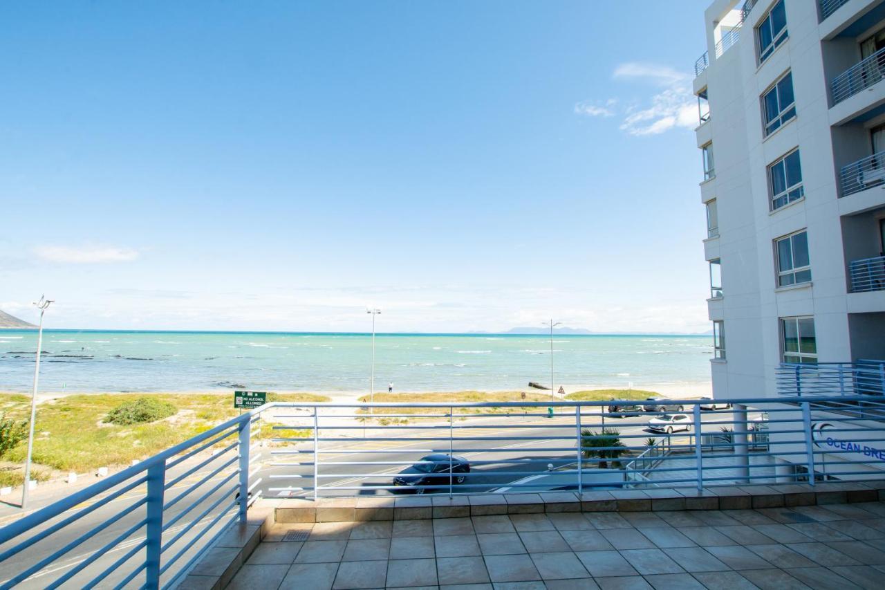 Ocean Breeze Hotel Strand Buitenkant foto