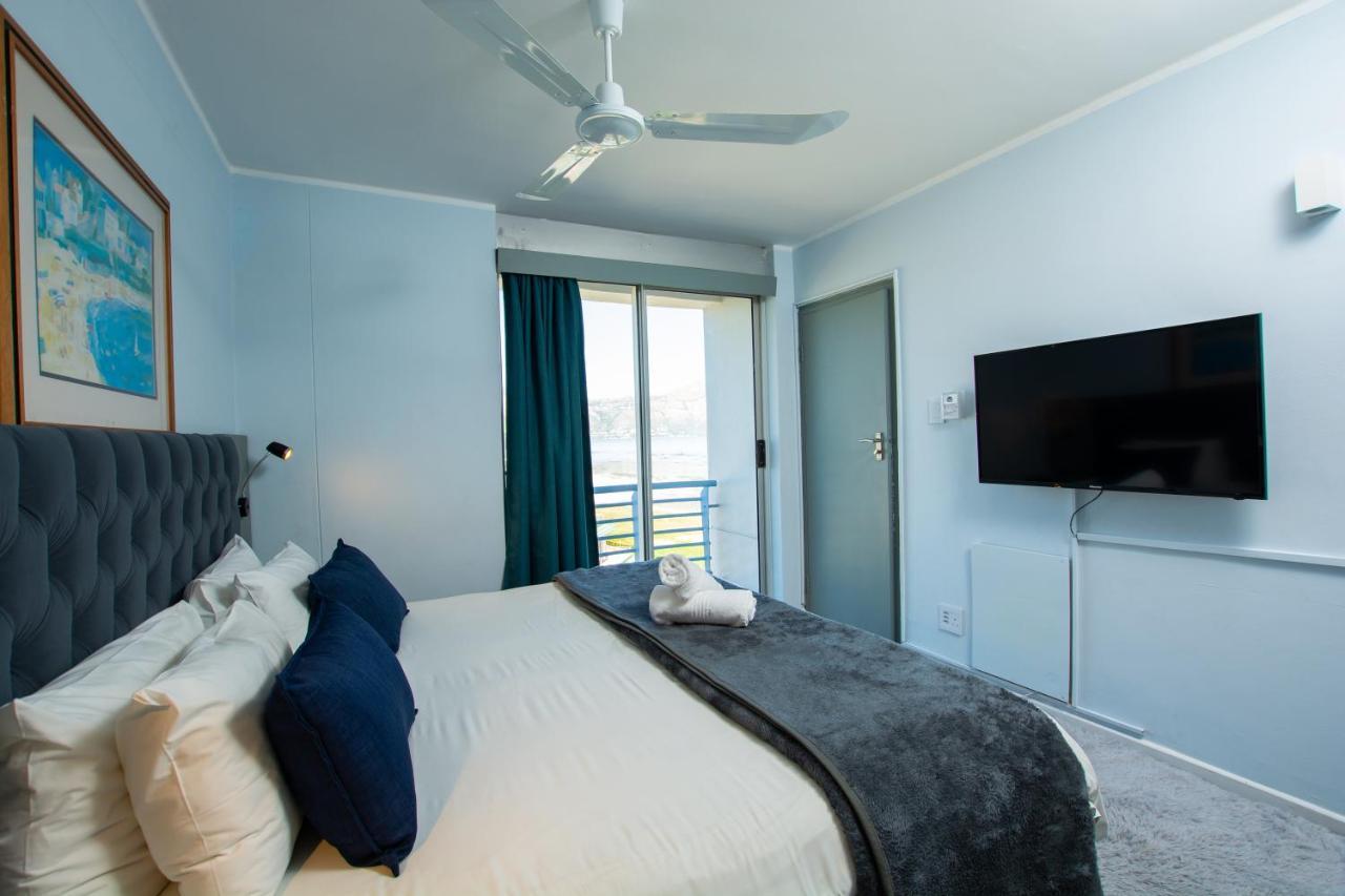 Ocean Breeze Hotel Strand Buitenkant foto