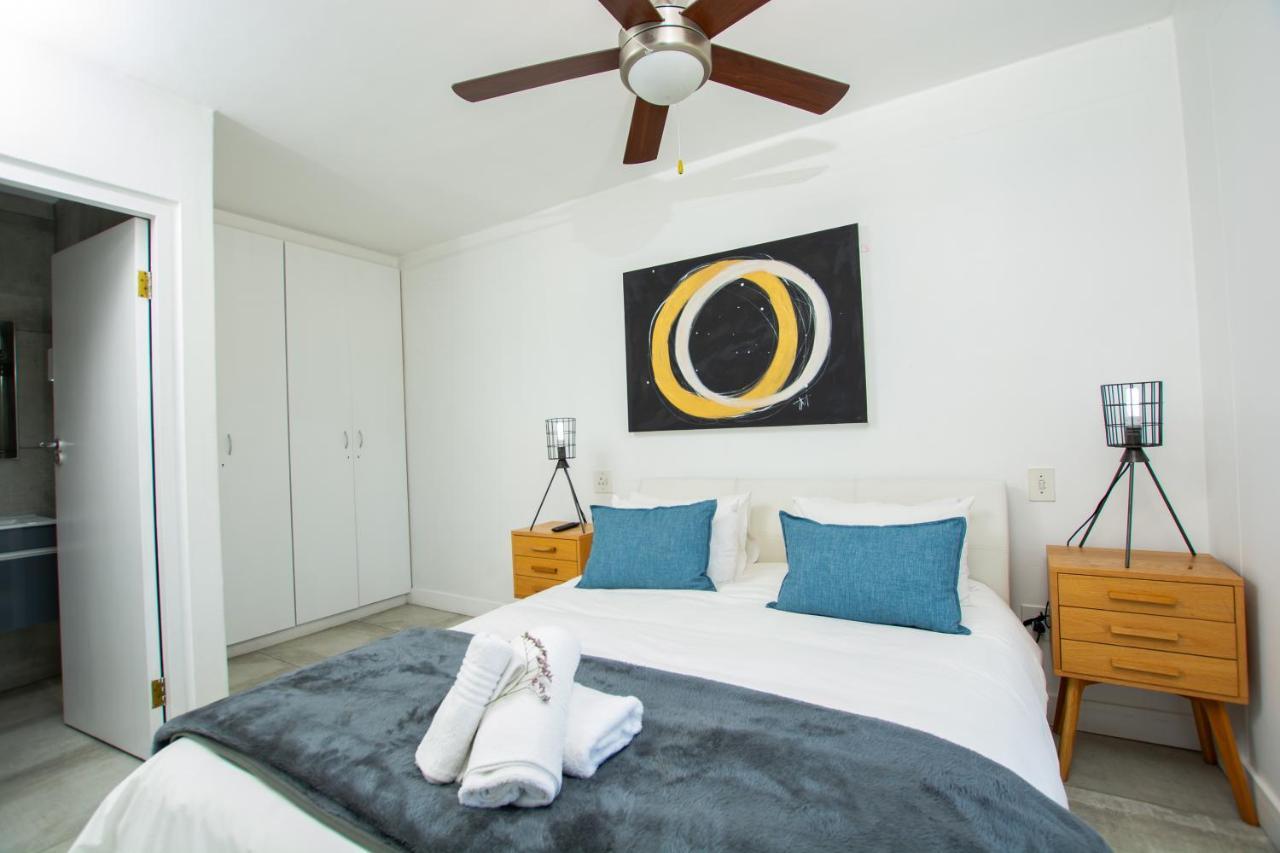 Ocean Breeze Hotel Strand Buitenkant foto