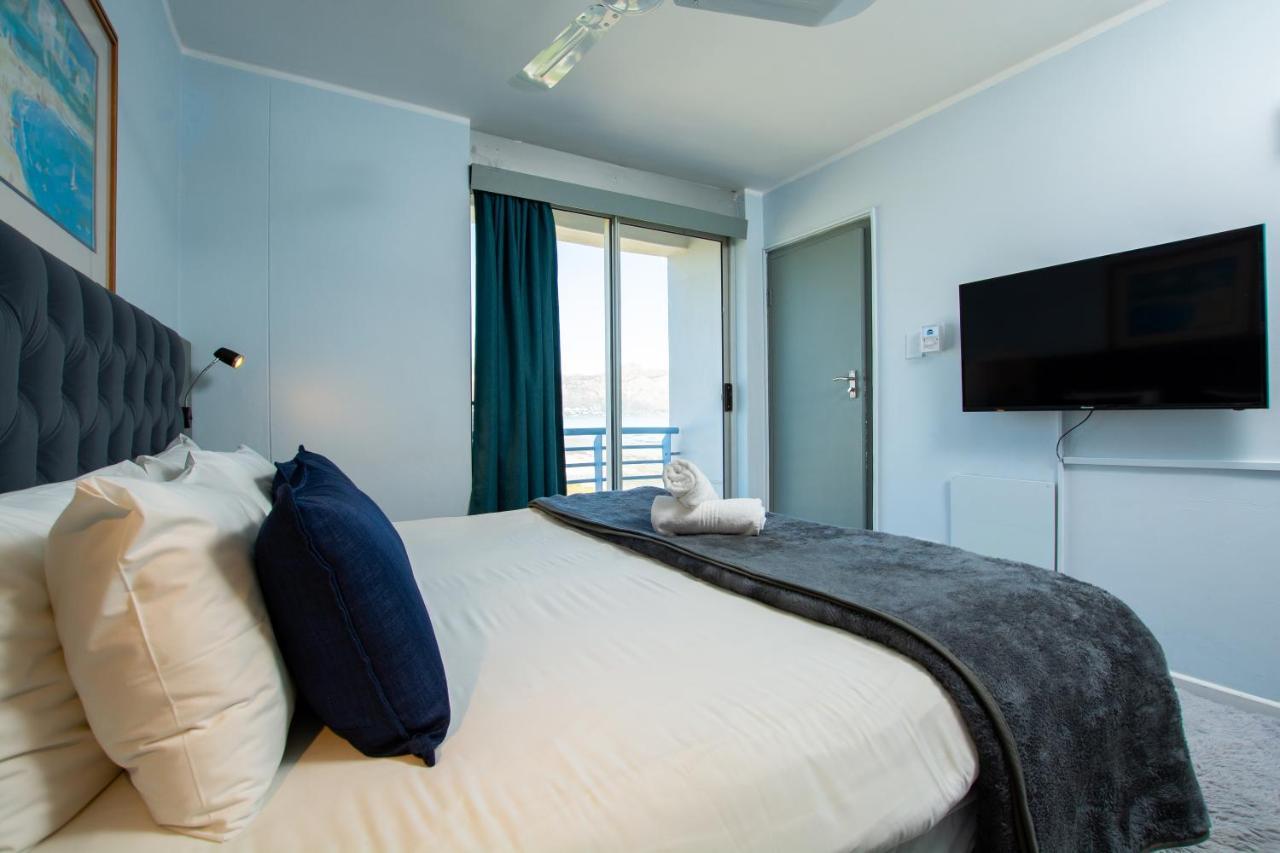 Ocean Breeze Hotel Strand Buitenkant foto