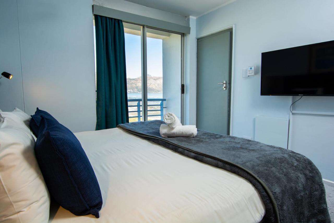Ocean Breeze Hotel Strand Buitenkant foto