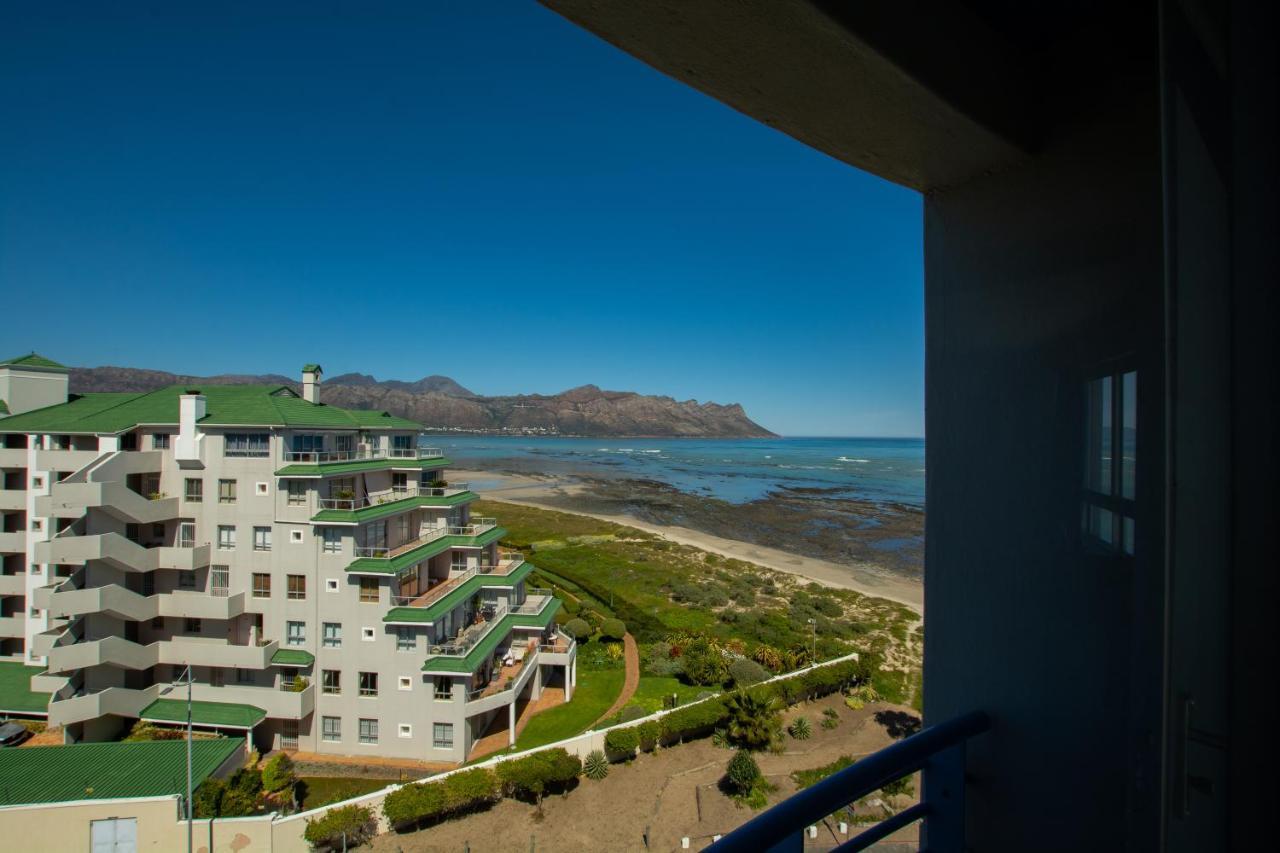 Ocean Breeze Hotel Strand Buitenkant foto