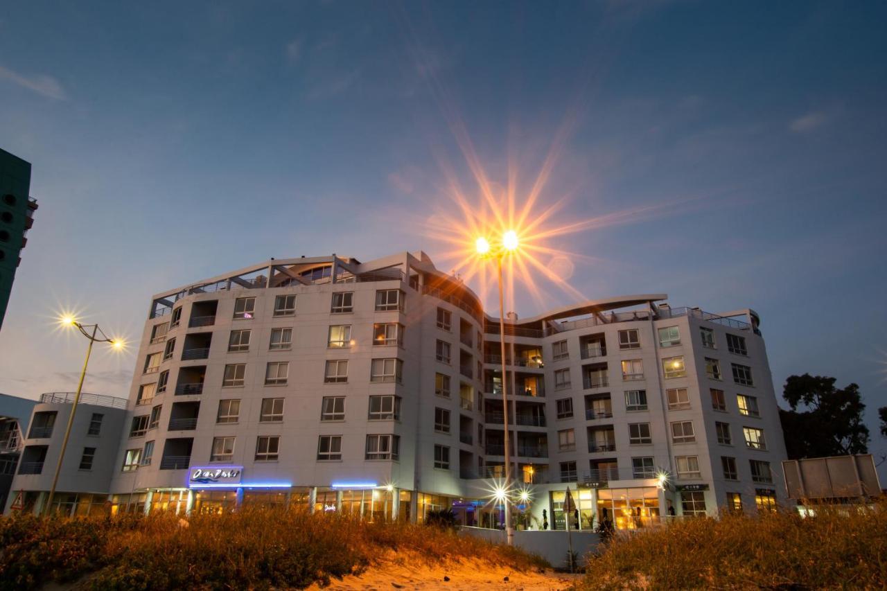 Ocean Breeze Hotel Strand Buitenkant foto