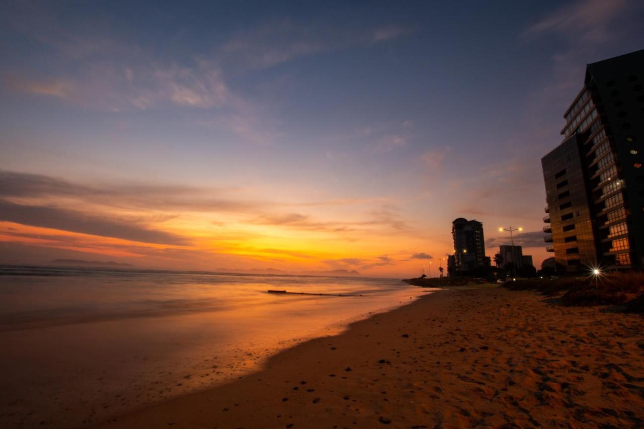 Ocean Breeze Hotel Strand Buitenkant foto