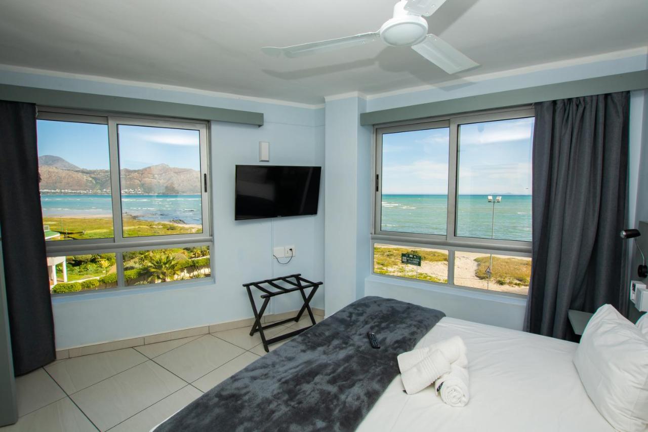 Ocean Breeze Hotel Strand Buitenkant foto