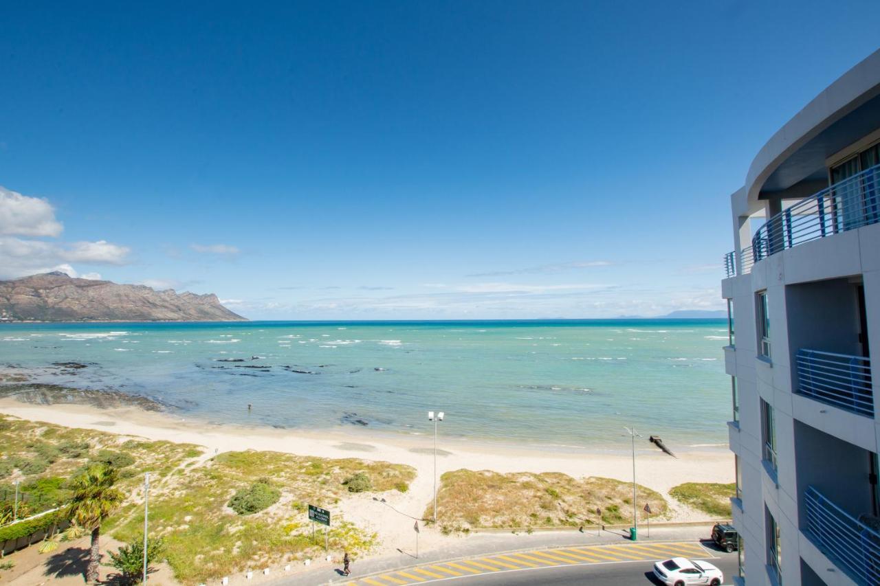Ocean Breeze Hotel Strand Buitenkant foto