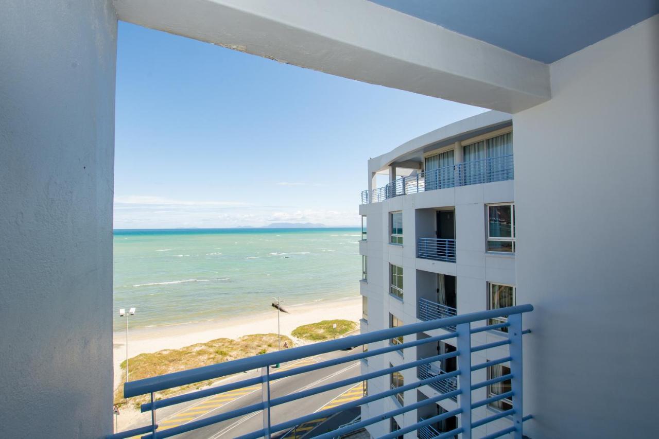 Ocean Breeze Hotel Strand Buitenkant foto