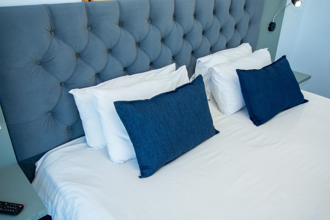 Ocean Breeze Hotel Strand Buitenkant foto