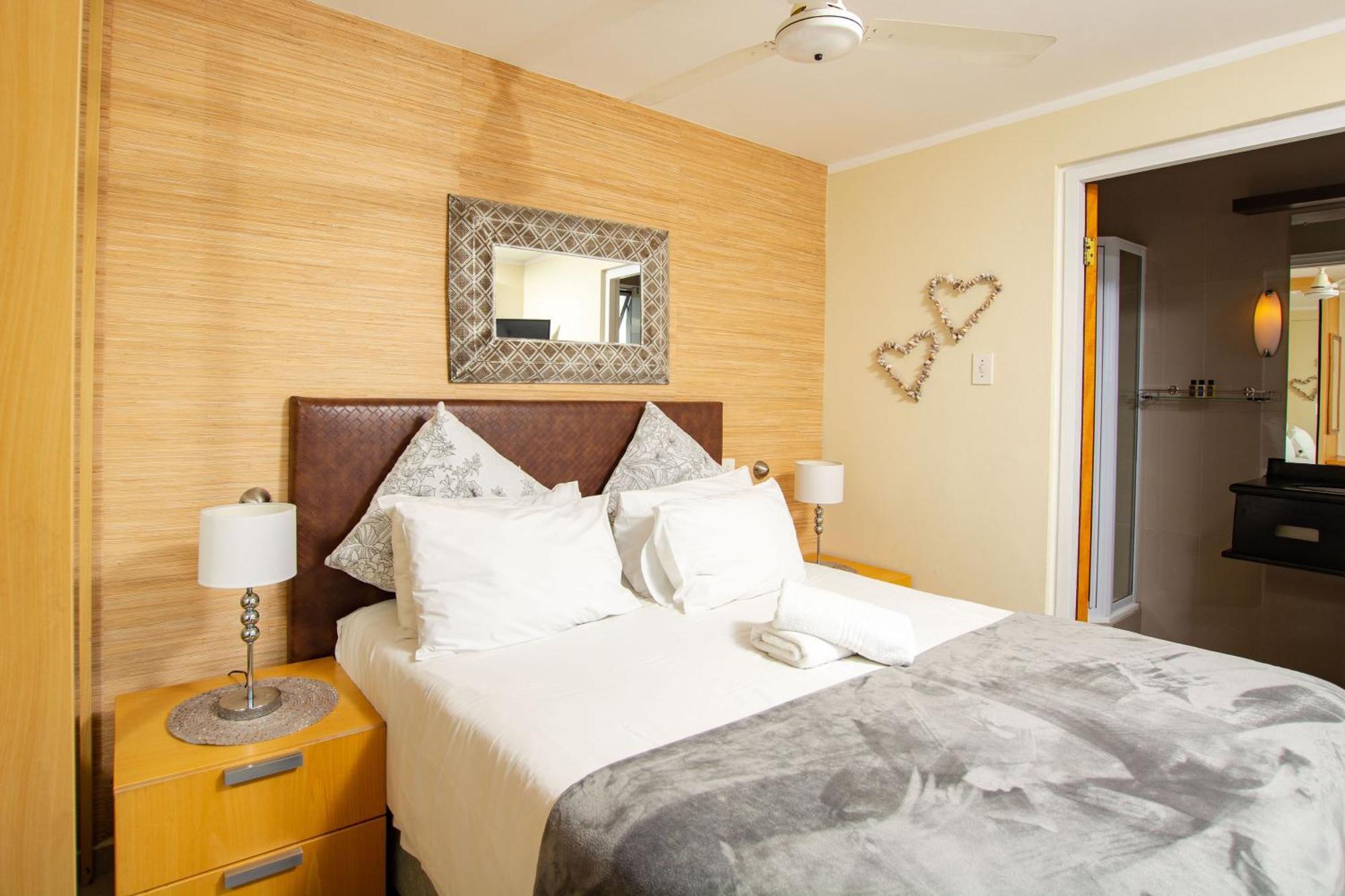 Ocean Breeze Hotel Strand Buitenkant foto