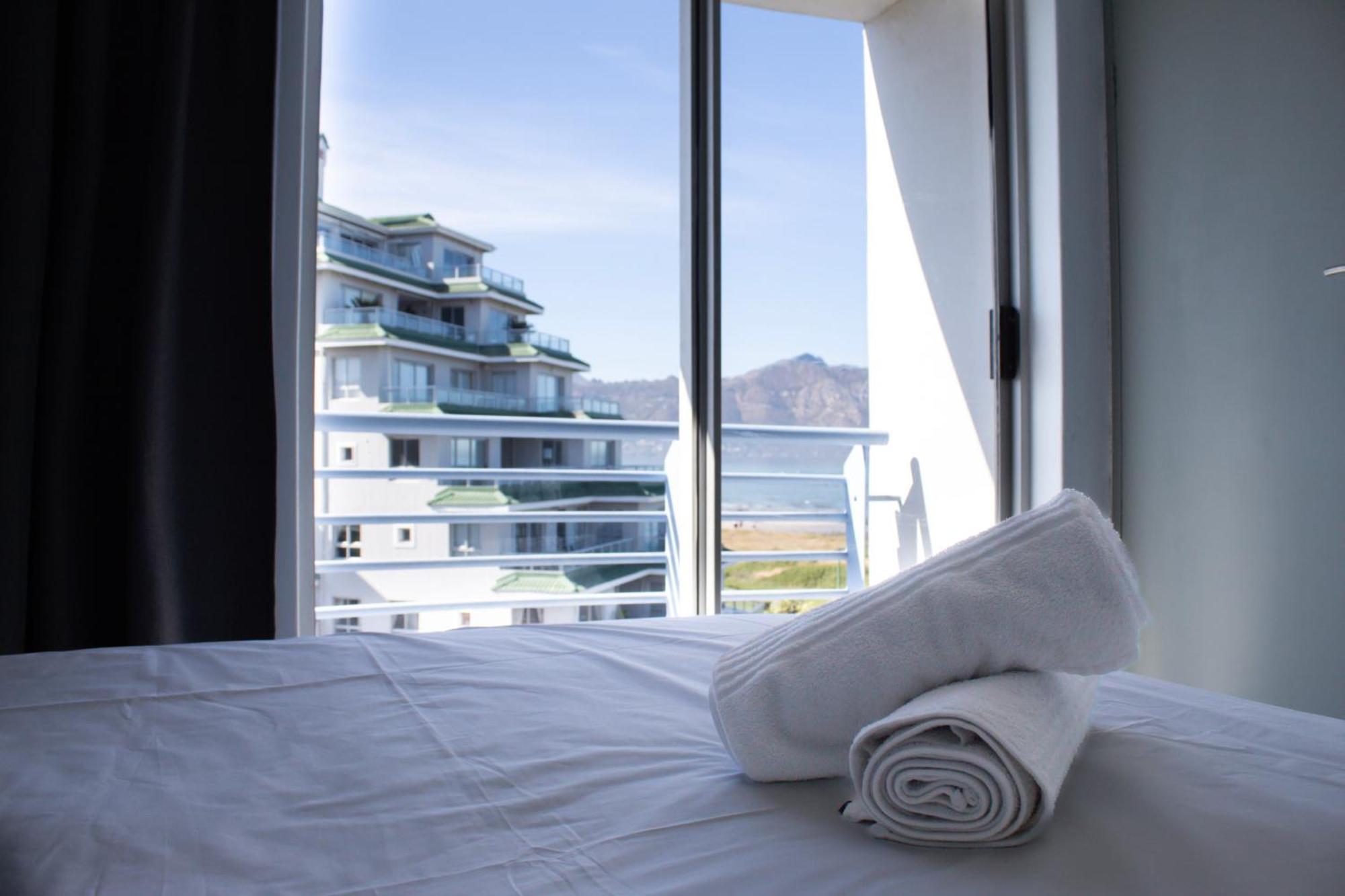 Ocean Breeze Hotel Strand Buitenkant foto