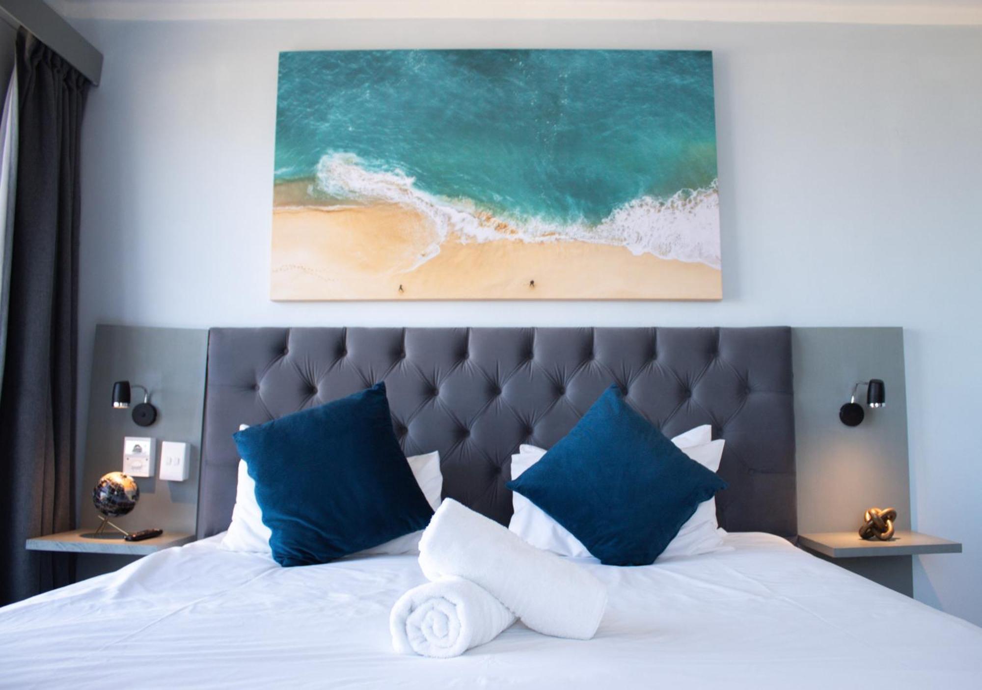 Ocean Breeze Hotel Strand Buitenkant foto